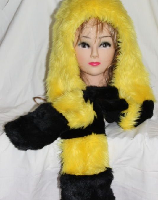 Super Plush Bumblebee hat with mittens